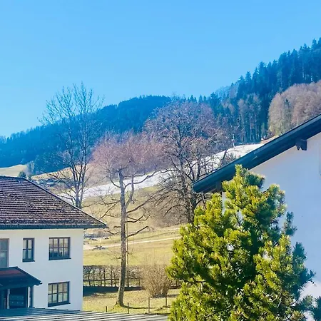Mit Bergblick Kostenloser Parkplatz, Wlan, Tv, Einbaukueche Appartement
