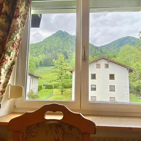 Mit Bergblick Kostenloser Parkplatz, Wlan, Tv, Einbaukueche *