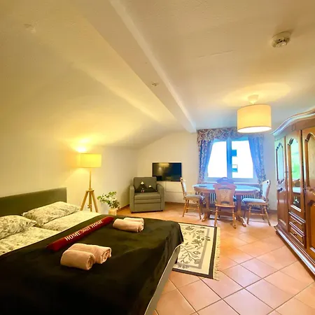 Mit Bergblick Kostenloser Parkplatz, Wlan, Tv, Einbaukueche Appartement
