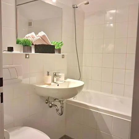 Apartman Mit Bergblick Kostenloser Parkplatz, Wlan, Tv, Einbaukueche *